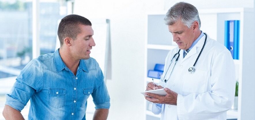 o médico recoméndalle ao paciente un dispositivo para a prostatite
